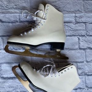 C.C.M. Champion Deluxe Women's Ice Leather Skates